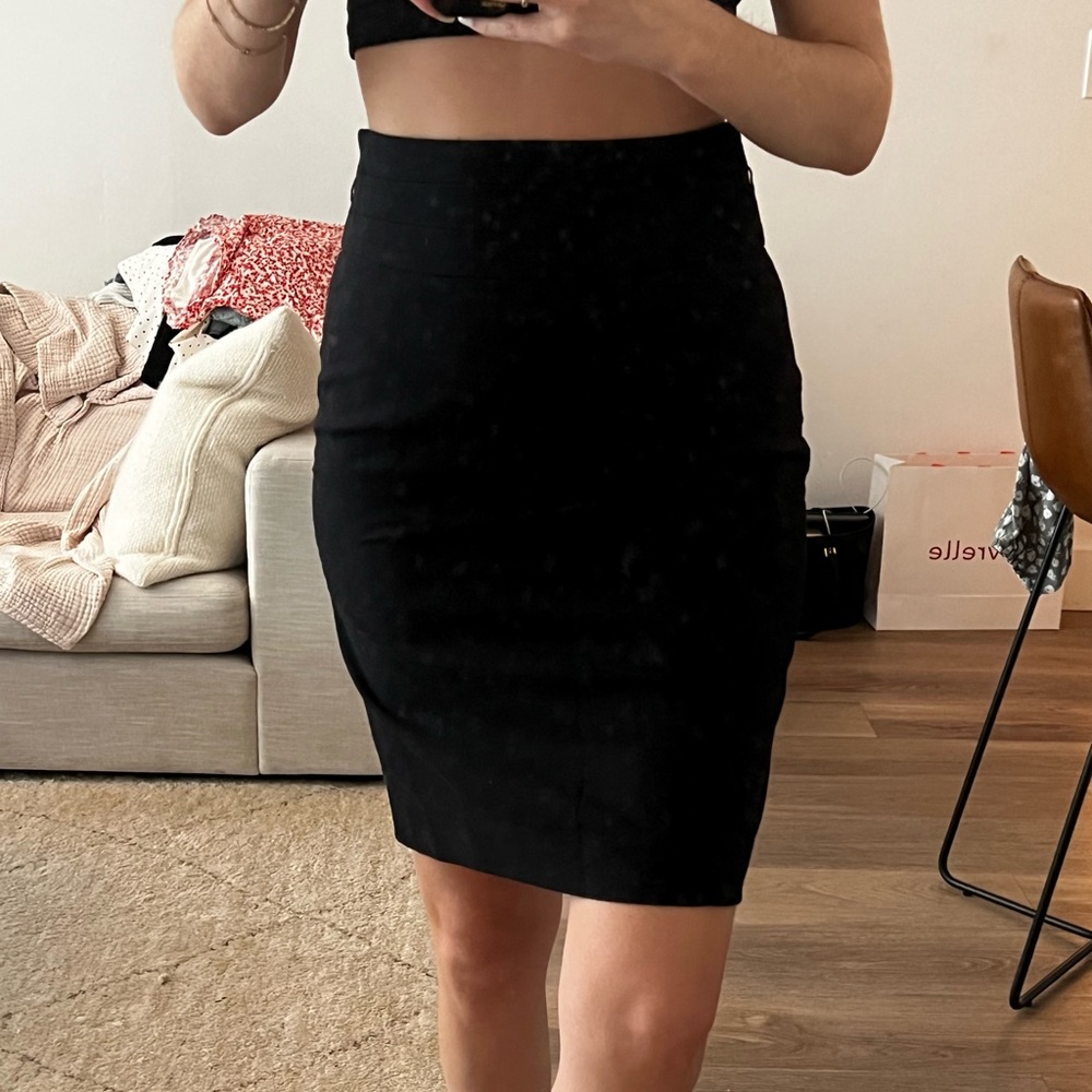 Flattering black lined skirt